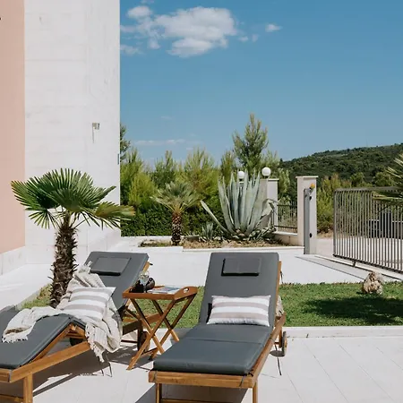 Melograno By Domus Mirus - Rooftop Cinema, Pool, 6-minute Walk To