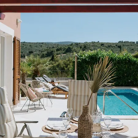 فيلة Melograno By Domus Mirus - Rooftop Cinema, Pool, 6-minute Walk To سبليتسكا